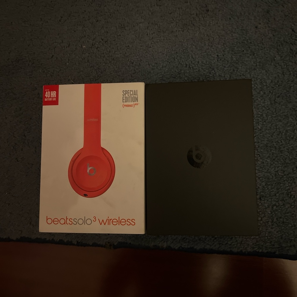 Beats Solo3 Wireless Headphones - Red